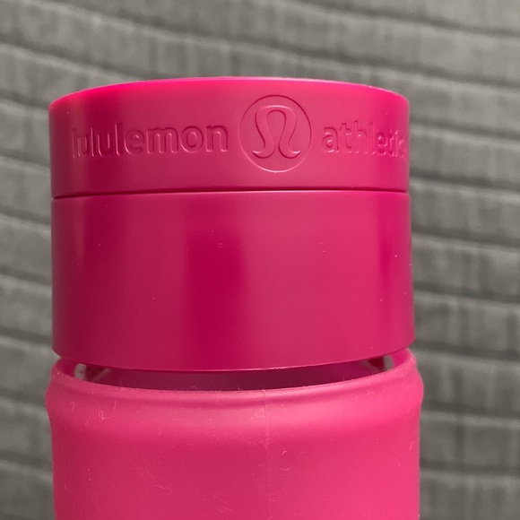 💯Auth lululemon athletics glass bottle magenta with silicone cover & screw top - Picture 2 of 7